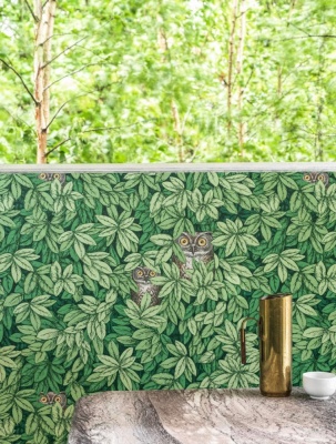 Cole & Son Foglie e Civette Wallpaper in Forest Green
